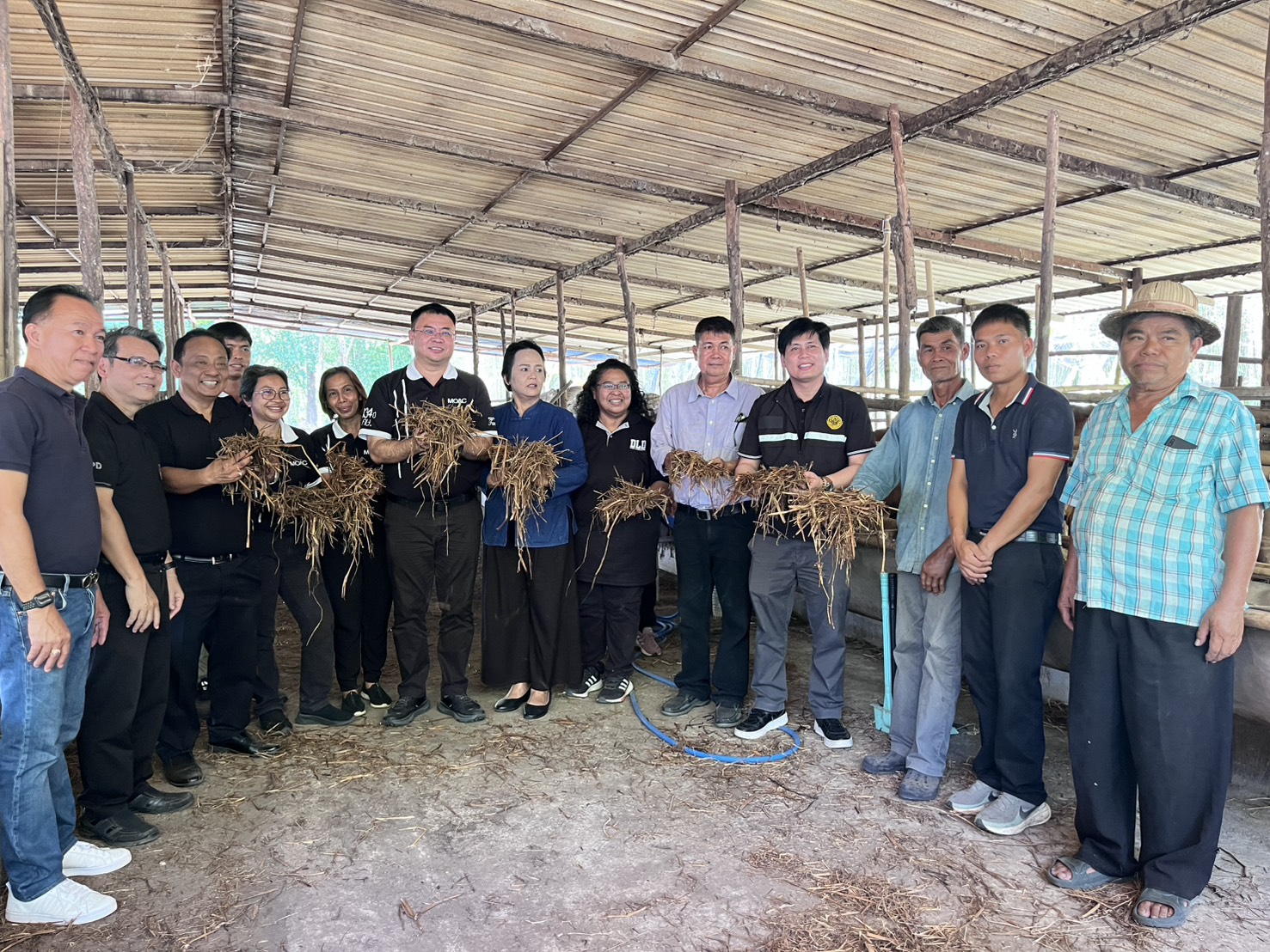 title - วันอังคารที่ 31 มีนาคม 2569 นายวิทูล ประดิษฐบุญ ปฏิรูปที่ดินจัังหวัดปราจีนบุรี พร้อมด้วย เจ้าหน้าที่ ส.ป.ก.ปราจีนบุรี เข้าร่วม กิจกรรมเปิดโครงการ Kick off การใช้ประโยชน์ จากฟางข้าวตาม 